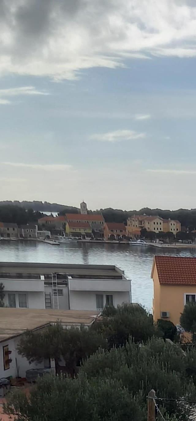 Nina Juric Apartma *